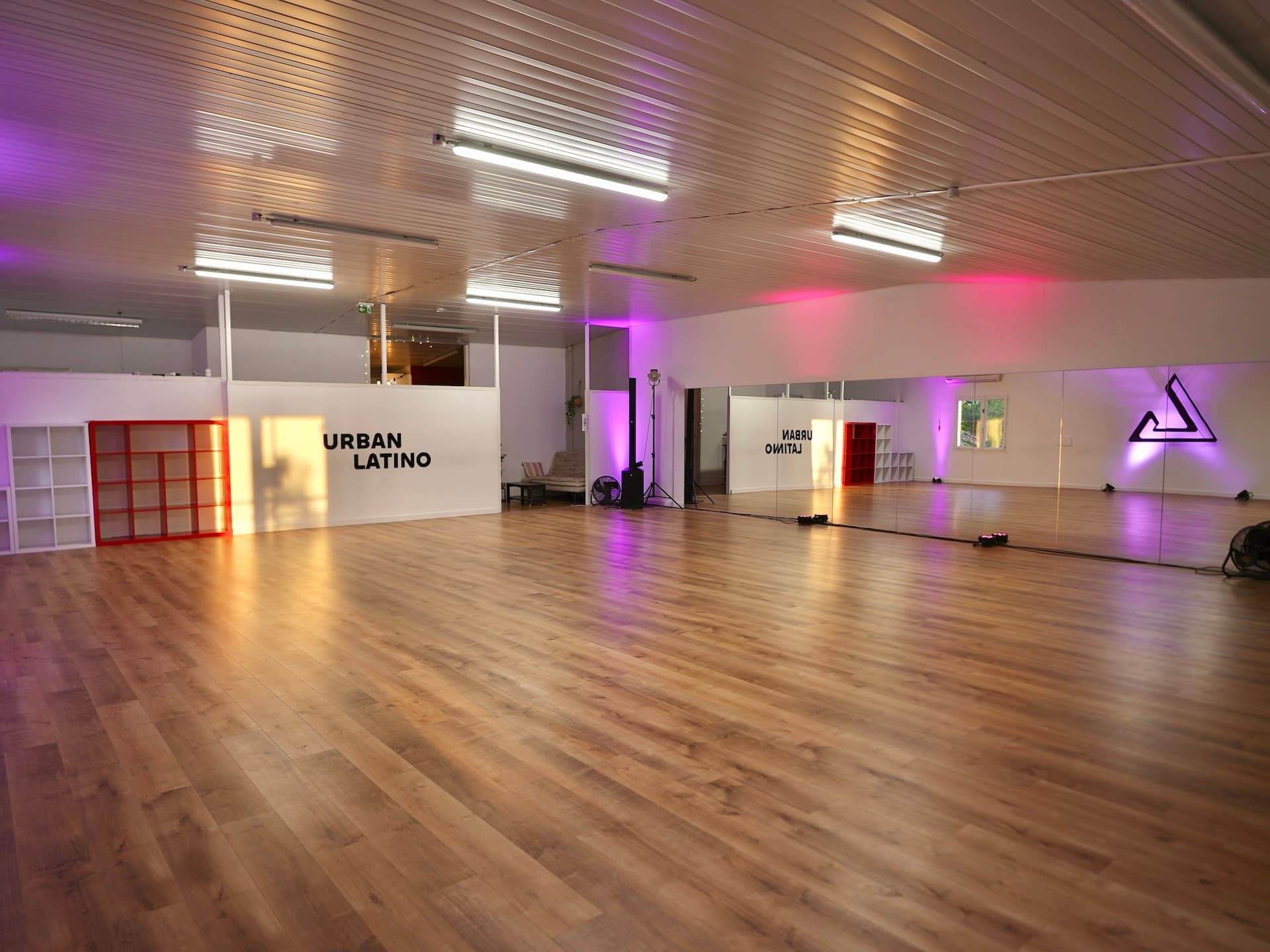 Parquet et miroirs du studio